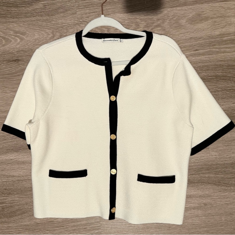 NWOT Abercrombie & Fitch White Sweater with Black Accents